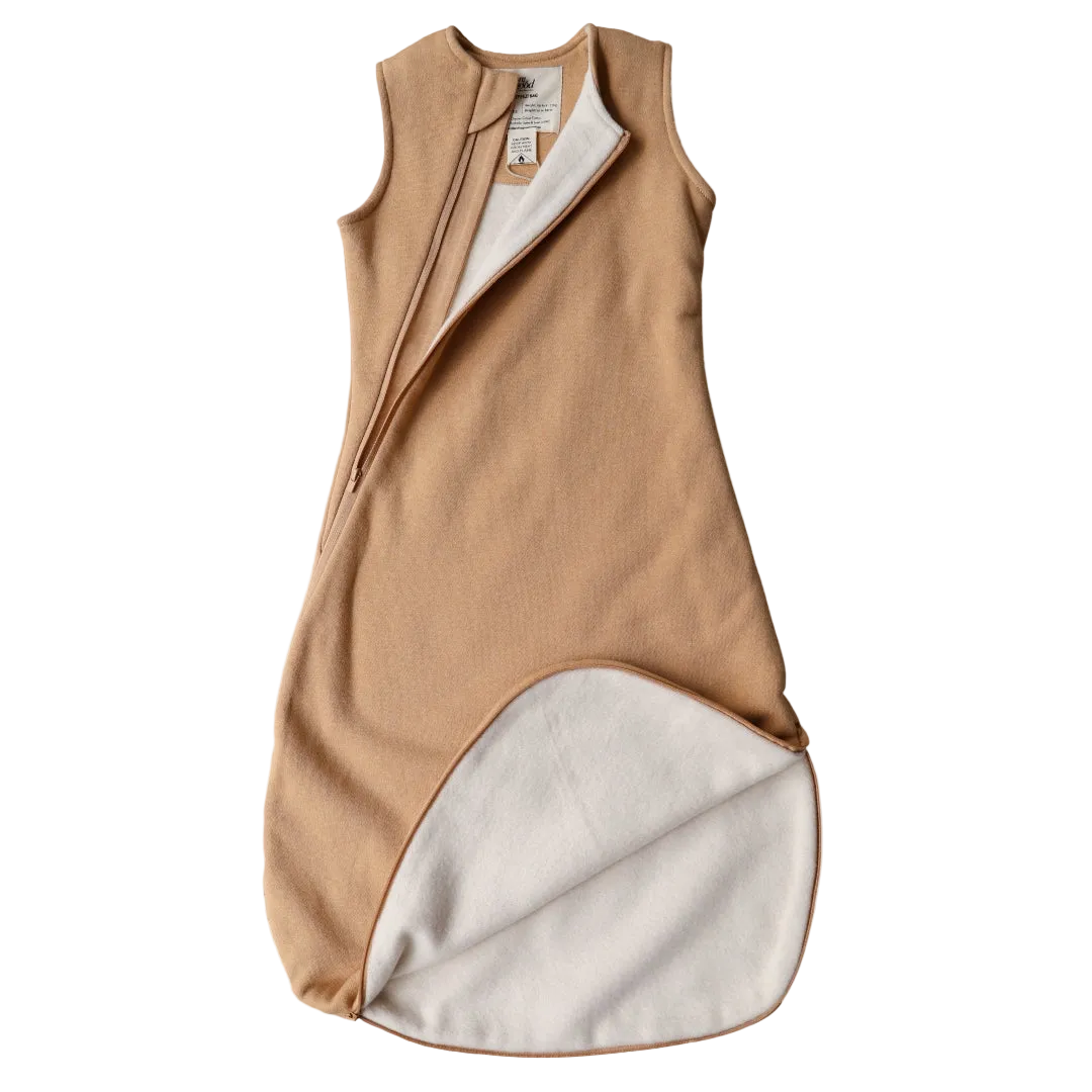 Organic cotton sleeping bag with a 2.5 TOG rating, featuring a 2-way opening zipper and designed for infants. Undyed 