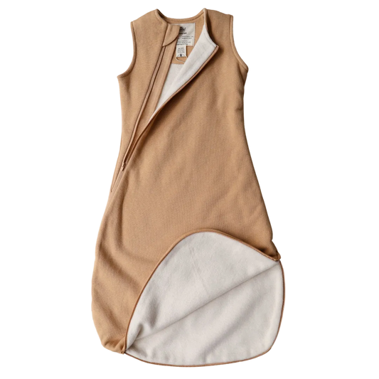 Organic cotton sleeping bag with a 2.5 TOG rating, featuring a 2-way opening zipper and designed for infants. Undyed 