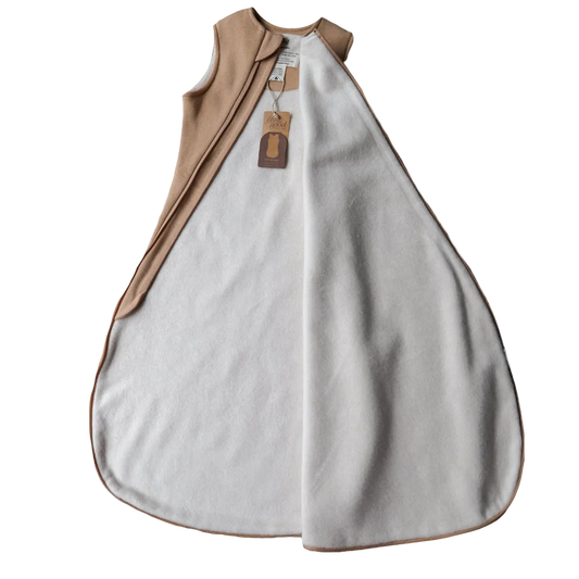 Organic cotton sleeping bag with a 2.5 TOG rating, featuring a 2-way opening zipper and designed for infants. Undyed 